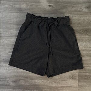 Lululemon Hello Sunday Shorts 6” — Heathered Mod Black — Size 4